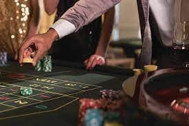 Live dealer table layout on desktop and mobile screens